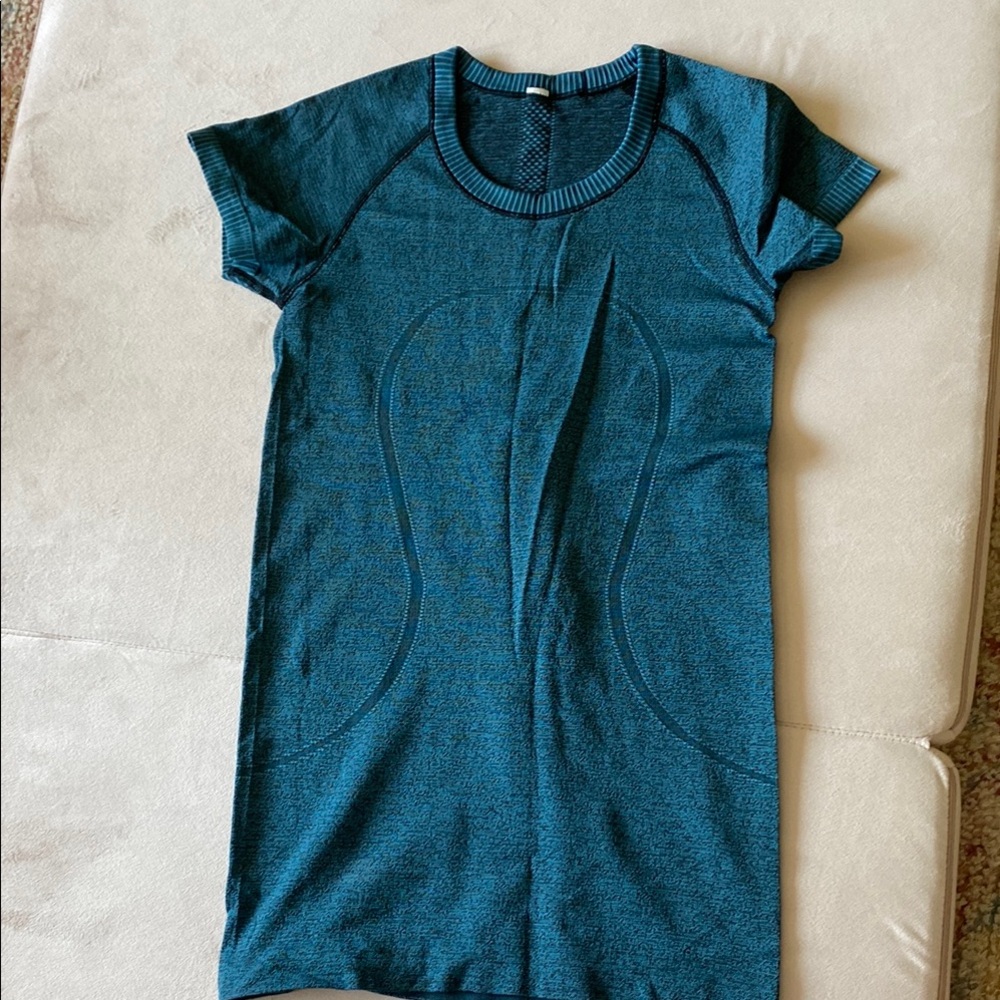 Blue lululemon swiftly tech short sleeve shirt